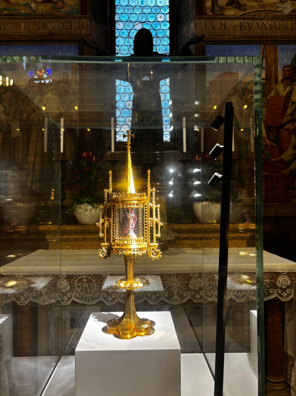 Materialisation over a relic in the Basilica of San&nbsp;Antonio